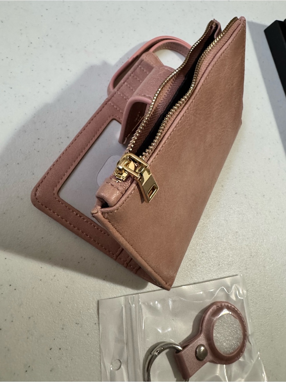 HUANLANG Passport Holder AirTag Passport Wallet Light Pink New - Picture 5 of 11